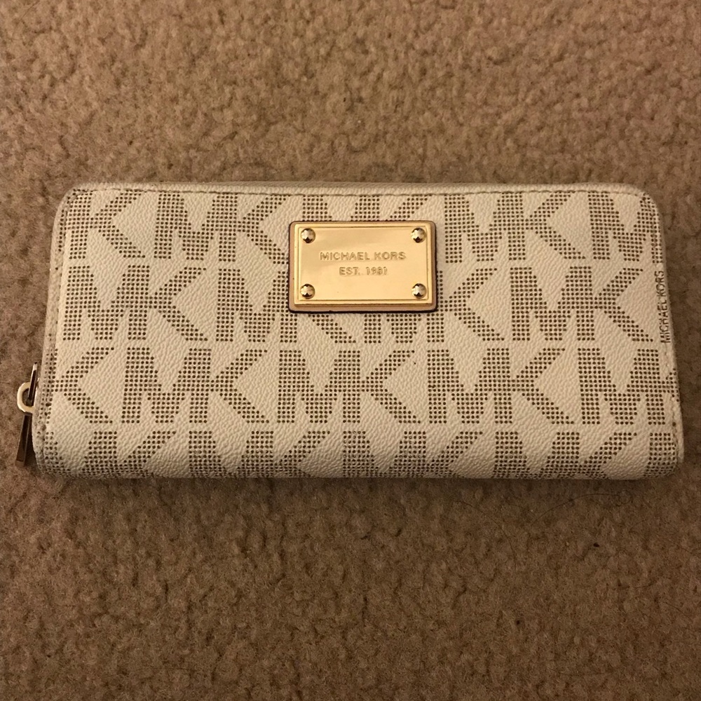 Friday Sale! Michael Kors Wallet